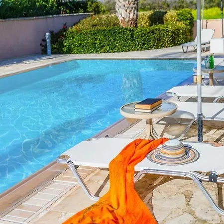 In Sleeps 8 With Air Con And Wifi Villa Mavroli