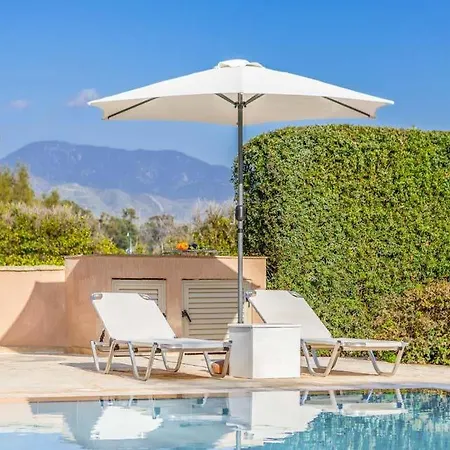 In Sleeps 8 With Air Con And Wifi فيلة Mavroli
