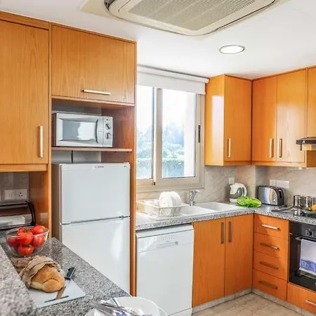 In Sleeps 8 With Air Con And Wifi Mavroli