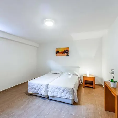 In Sleeps 8 With Air Con And Wifi Villa *