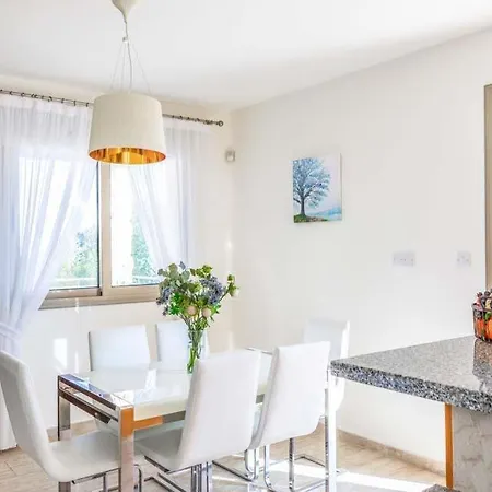 In Sleeps 8 With Air Con And Wifi فيلة *