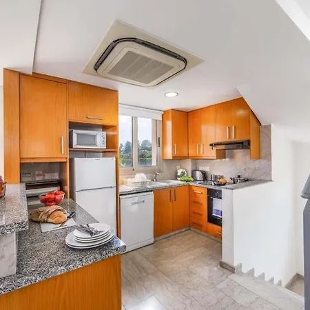 فيلة In Sleeps 8 With Air Con And Wifi